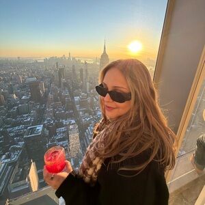 Hi! I’m your posher, Julia.